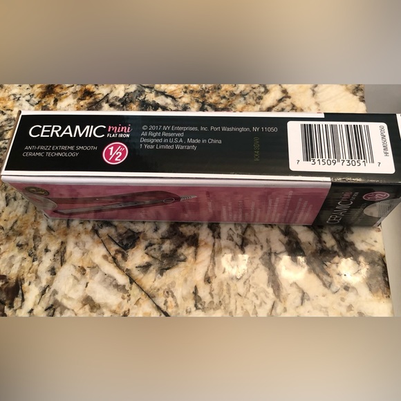 Hot Beauty Professional Bright Pink 1/2" Ceramic Mini Travel Size Flat Iron - Picture 3 of 4